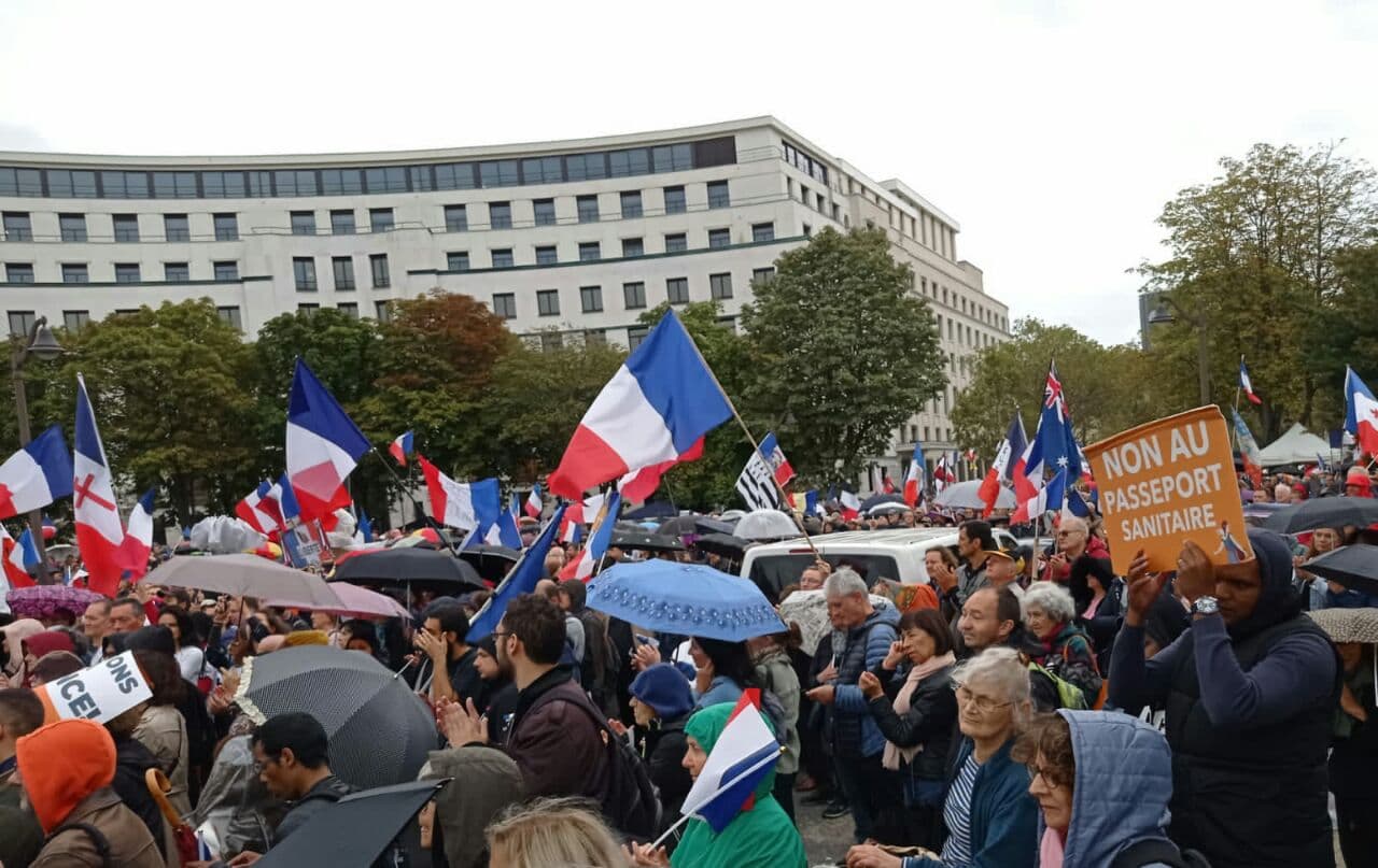 В Париже на митинге, организованном 2 октября Флорианом Филиппо