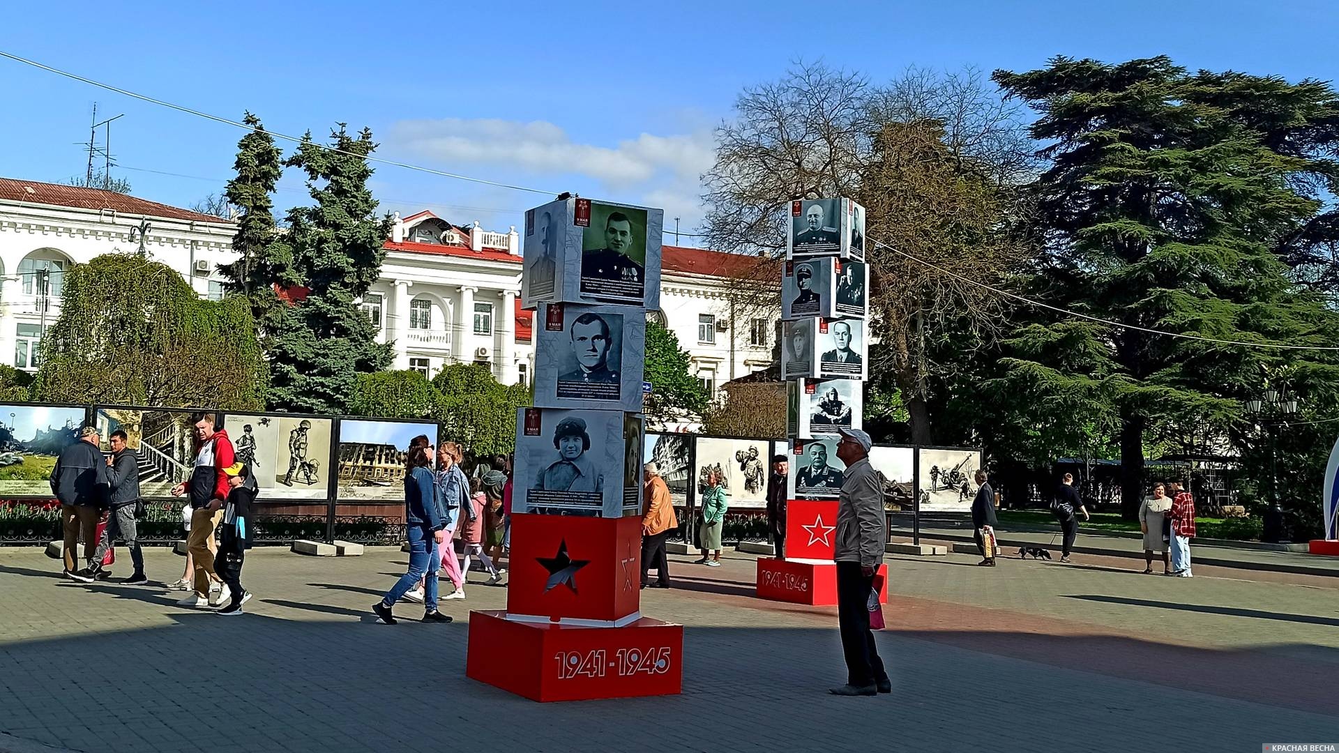 Тематические инсталляции в Севастополе в День Победы 