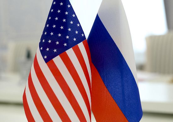Флаги России и США