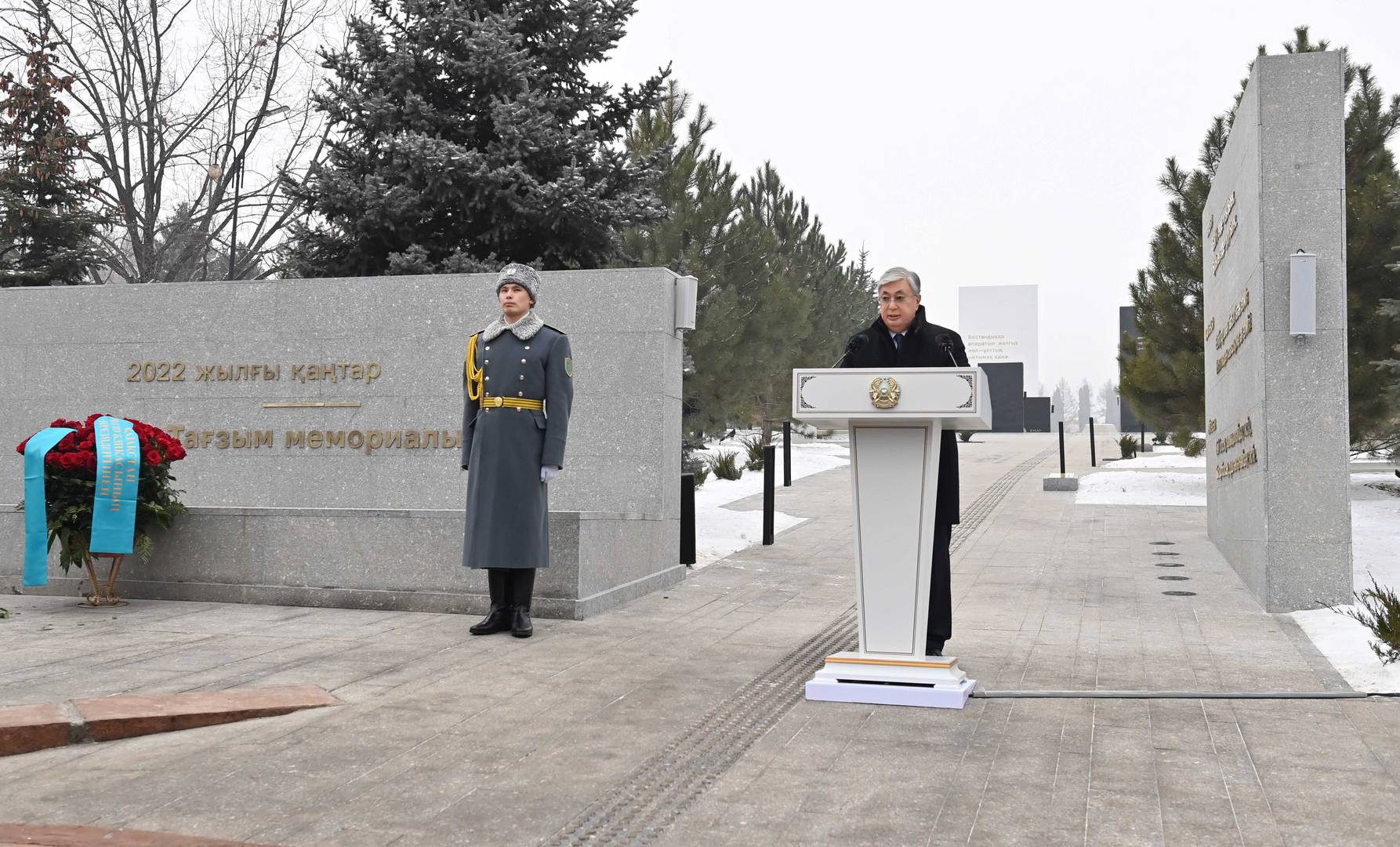 Президент Казахстана Касым-Жомарт Токаев на открытии мемориала жертвам январских беспорядков