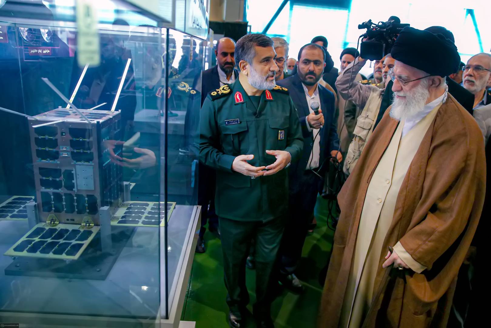 Лидер Ирана аятолла Али Хаменеи на выставке ВКС КСИР, 19 ноября 2023 года
