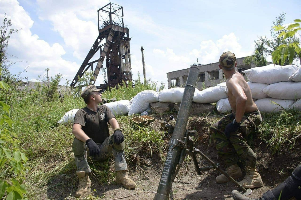 Позиции украинских военных напротив позиций отряда в промышленной зоне Спартака
