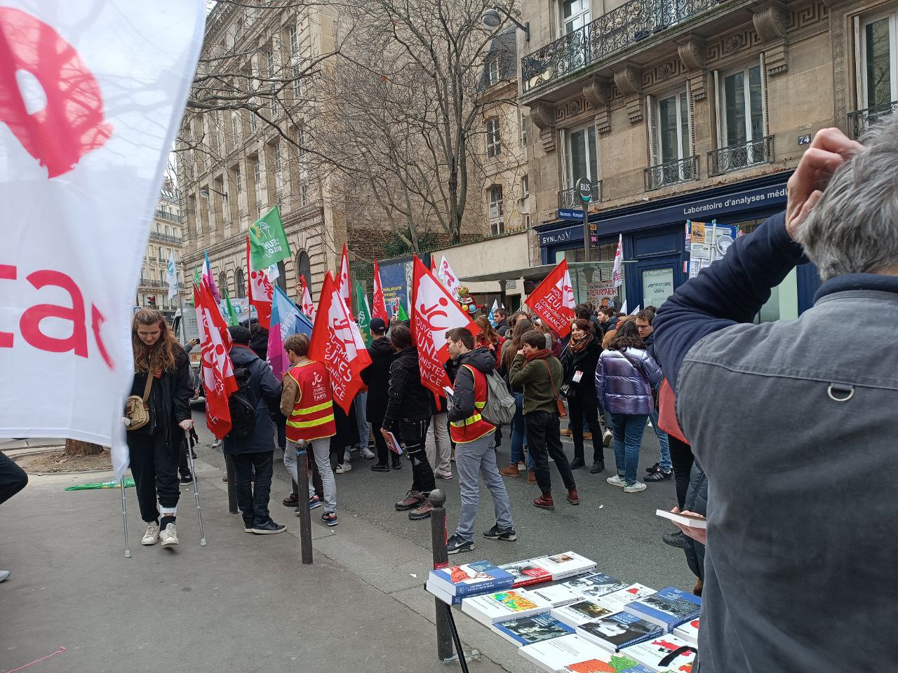 Книжная ярмарка. Протест 7 марта 2023 в Париже