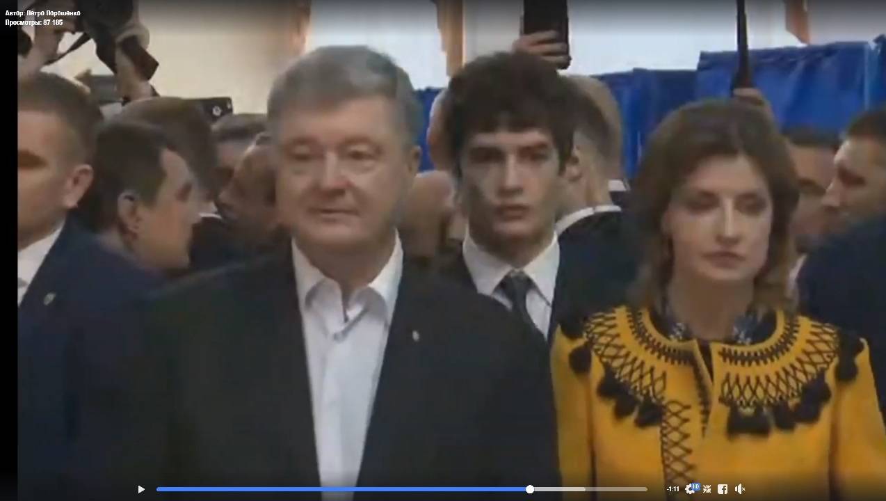 Кадр видеотрансляции из официального аккаунта Петра Порошенко в Facebook