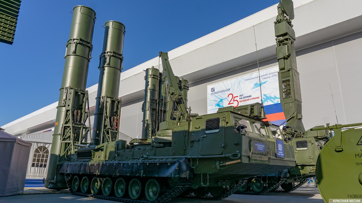 Пуско-заряжающая установка зенитной ракетной системы С-300ВМ «Антей-2500»