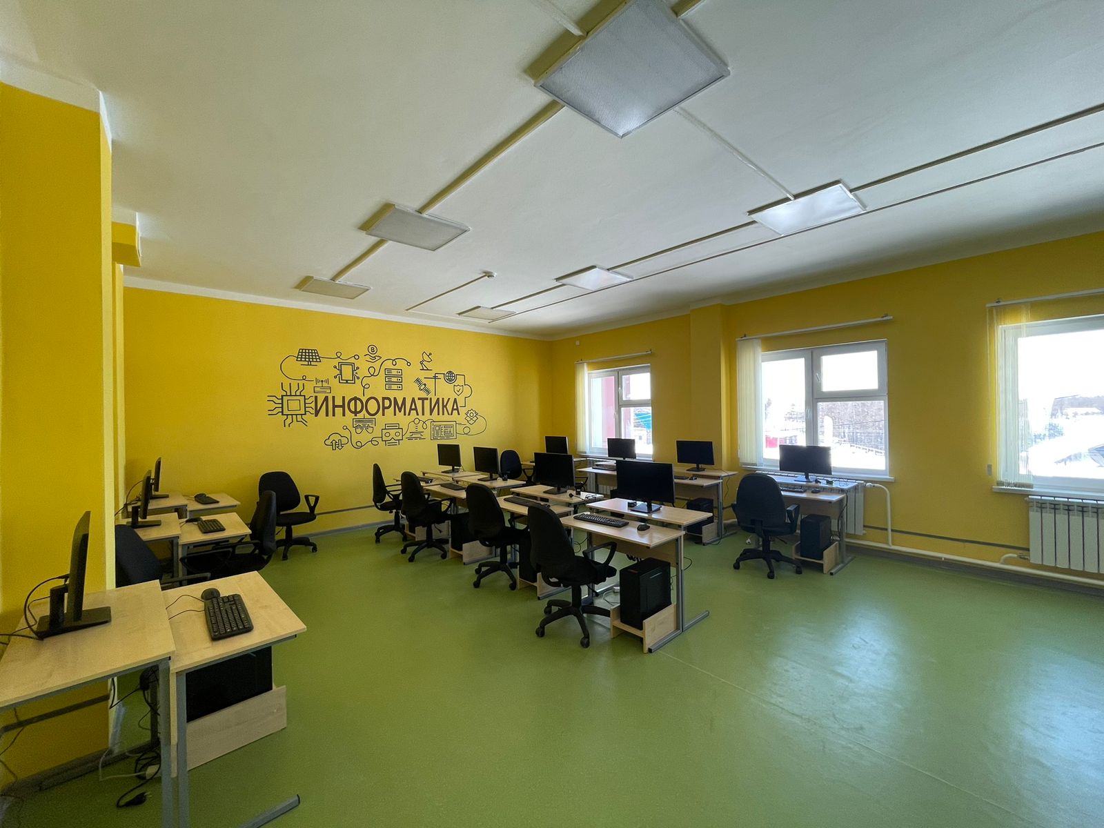 Кабинет информатики новой школы в селе Сырдах Якутии