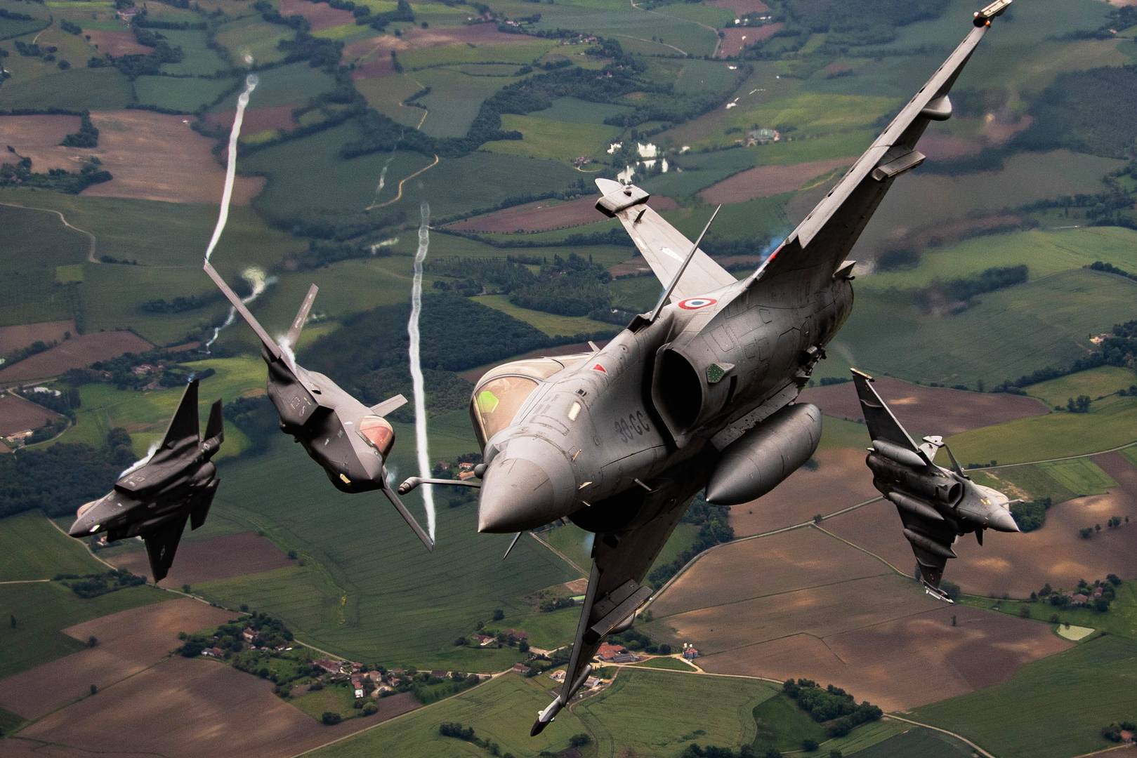 Истребители F-35A Lightning и Dassault Rafales