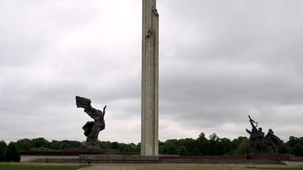 Памятник Освободителям Риги (архив)