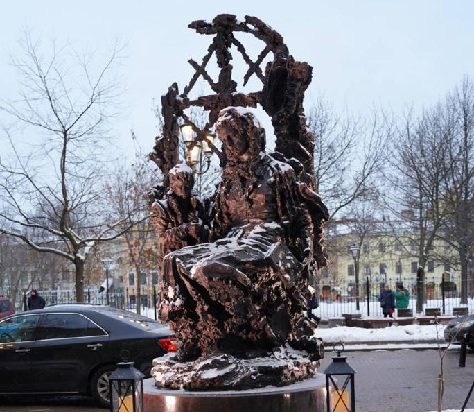Памятник Блокадному учителю в Санкт-Петербурге