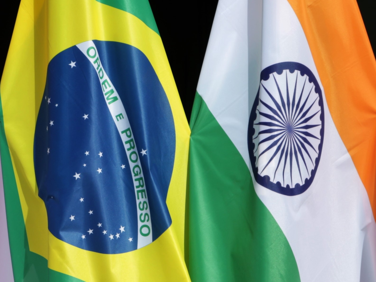 Флаги Индии и Бразилии
