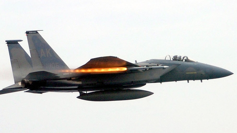 Пуск AIM-120 с истребителя F-15
