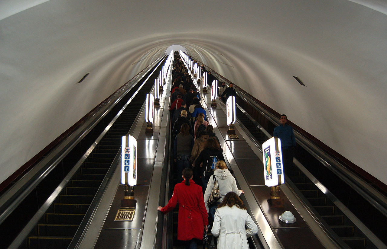 Эскалаторы на станции метро «Арсенальная». Киев