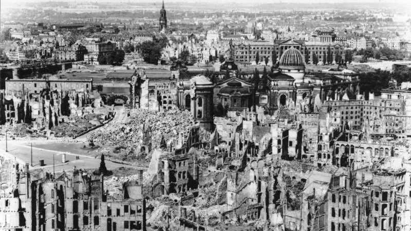 Дрезден после бомбардировки, 1945 г.