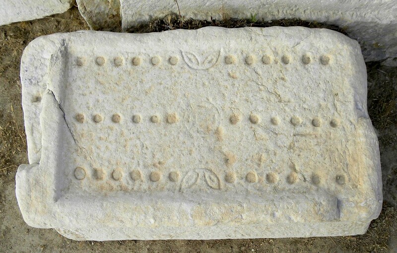 Древняя игровая доска, найденная в руинах римского города Лаодикия