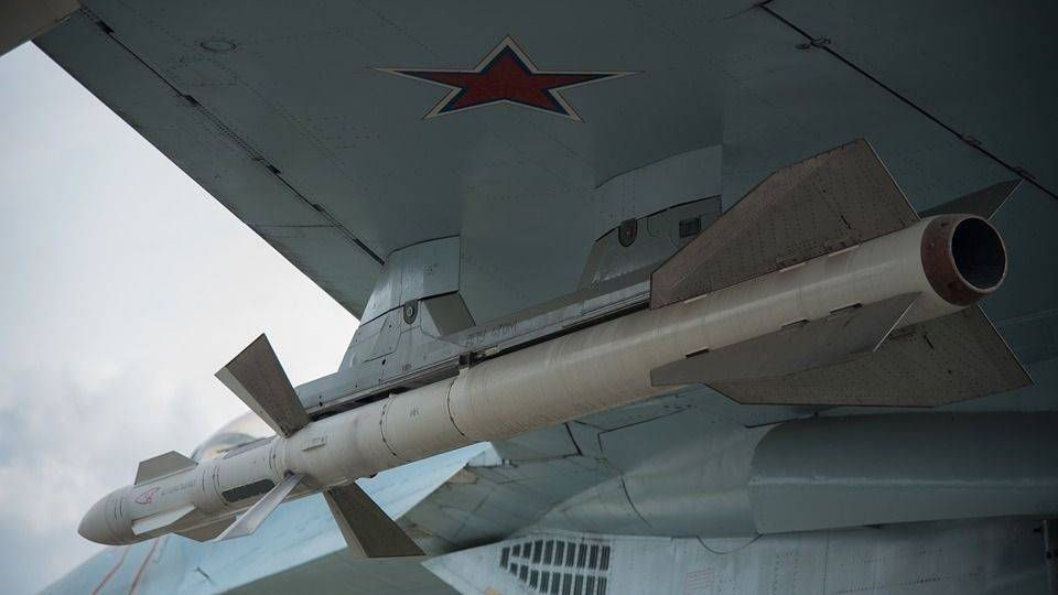 Ракета под крылом Су-27