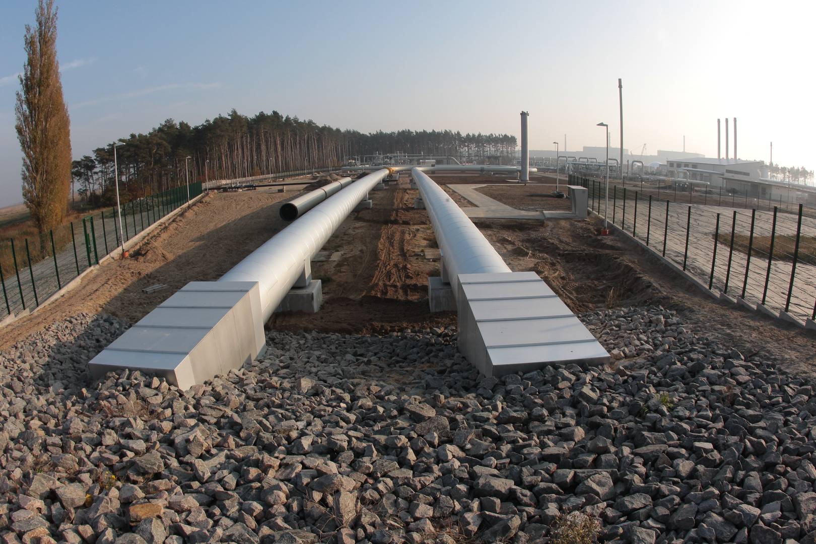 Газопровод «Северный поток» соединяется с европейской газовой сетью двумя газопроводами OPAL и NEL