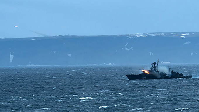 Малый противолодочный корабль «Снежногорск» выполнил противолодочные стрельбы в Баренцевом море