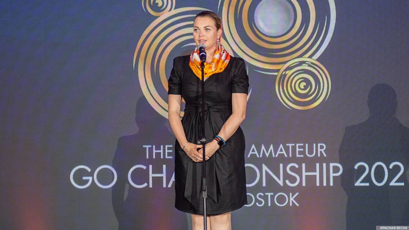 На церемонии закрытия — начальник управления физической культуры и спорта мэрии Владивостока Юлия Вельбик