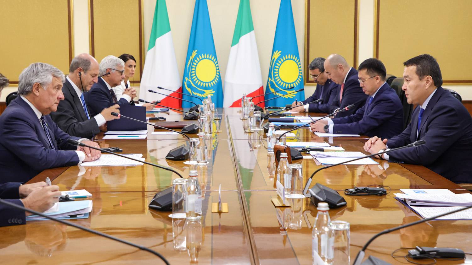 Переговоры делегаций Италии и Казахстана в Астане