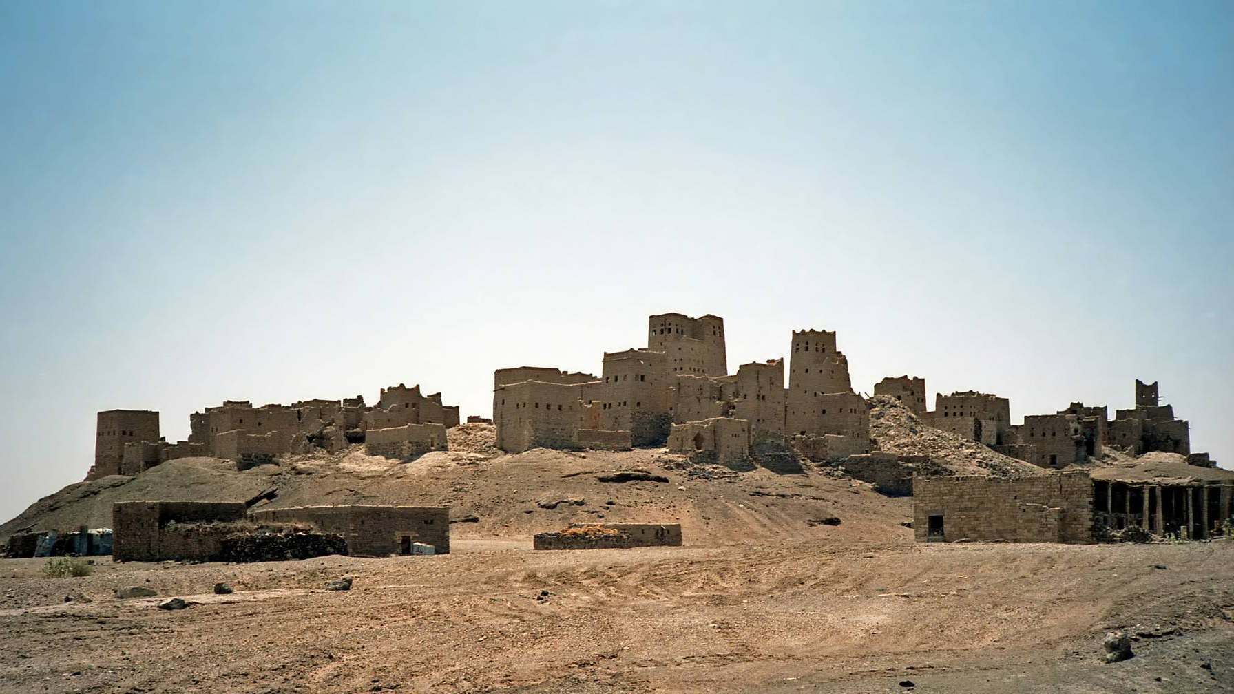 Руины Древнего Мариба, к югу от современного города