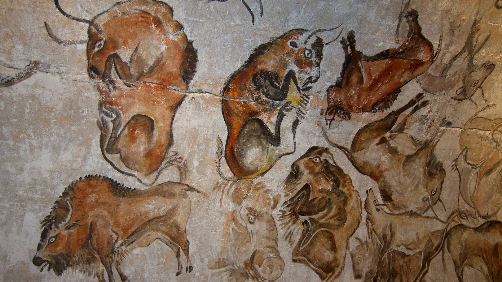 Древние рисунки в пещерах животные
