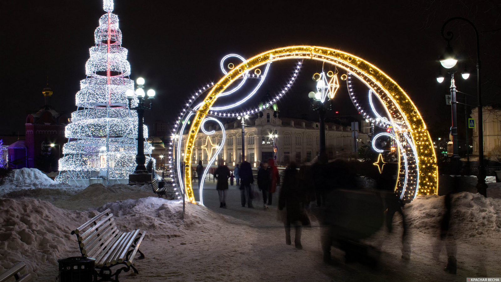 Праздничное украшение города к Новому году в 2020 году. Омск