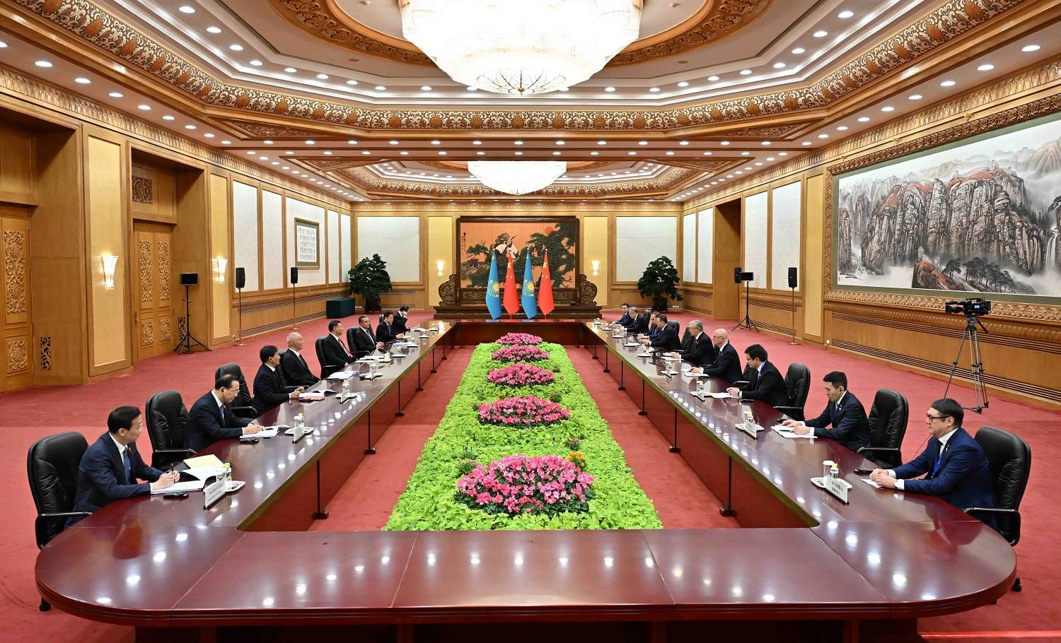 Переговоры делегаций Китая и Казахстана в Пекине