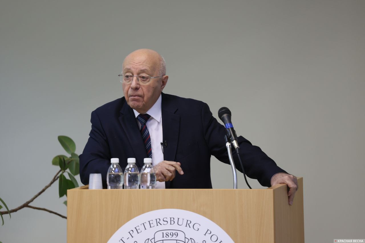 Философ, политолог, лидер движения «Суть времени» Сергей Кургинян