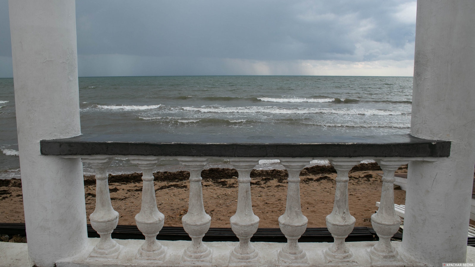 Коллонада и Черное море. Евпатория, Крым