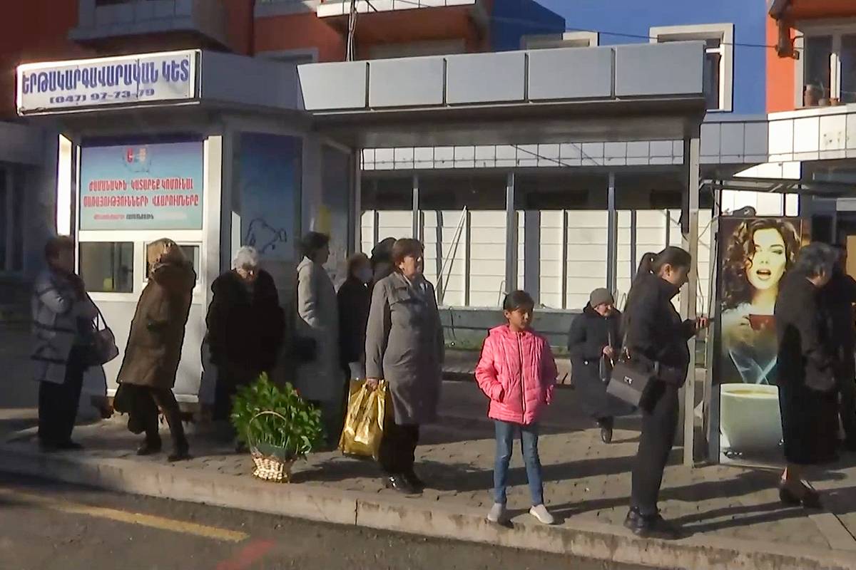 В Степанакерте восстанавливается работа общественного транспорта и налаживается мирная жизнь