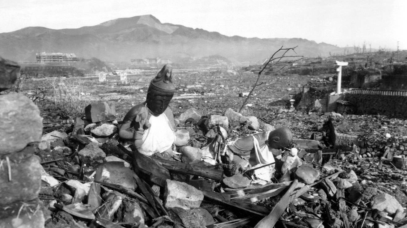 Фото разрушенного храма в Нагасаки, сделанная через 6 недель после бомбардировки. Нагасаки, Япония, 24 сентября 1945 года.
