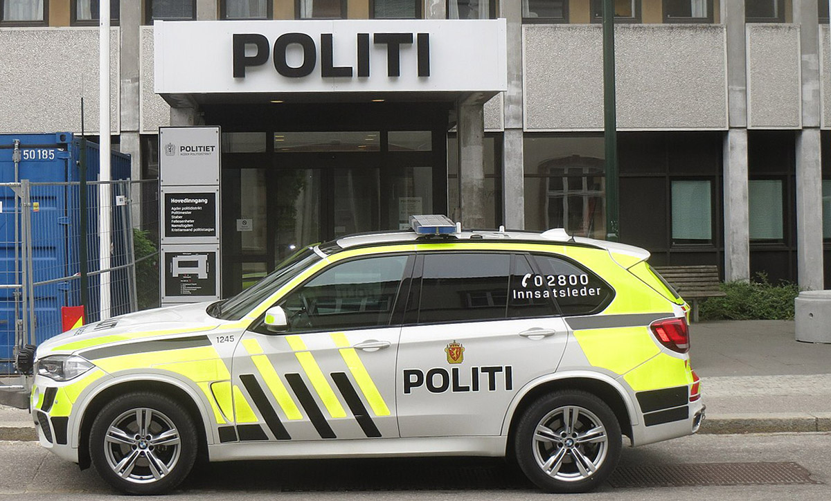 Politibil_Kristiansand_politistasjon_0992_ø_2017