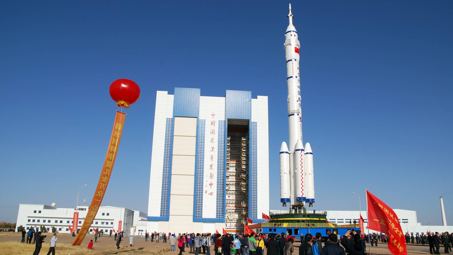 Ракета Чанг Чжэн 2F на космодроме Цзюцюань