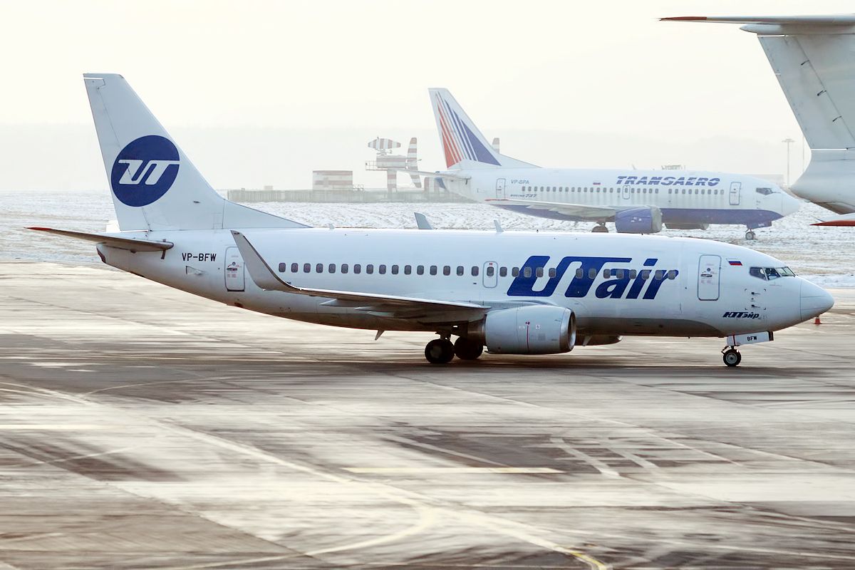 UTair, VP-BFW, Boeing 737-524