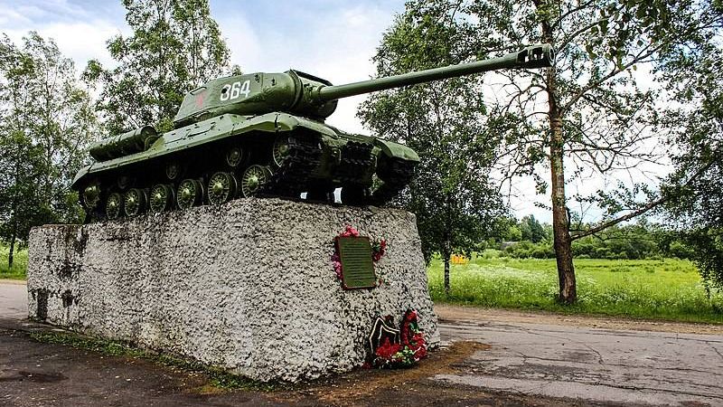 Памятник экипажу Зиновия Колобанова
