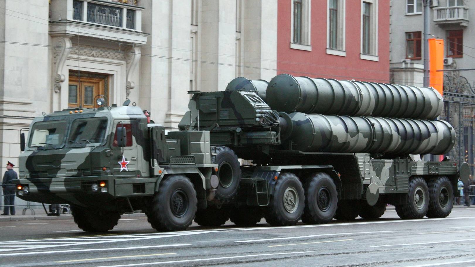 ЗРК С-400 «Триумф» на репетиции 4 мая 2010