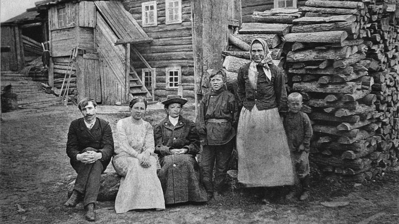 Александр Грин с женой Верой Павловной в деревне Великий Бор в Архангельской области в 1911 году