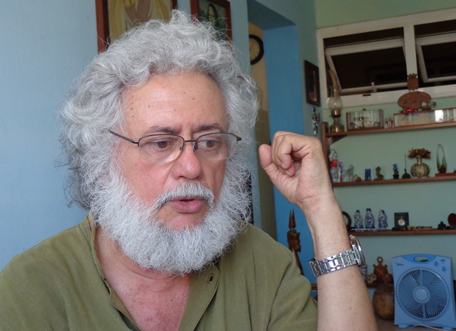 Луис Толедо Санде - Кубинский писатель, журналист, и исследователь и эссеист, доктор филологических наук .