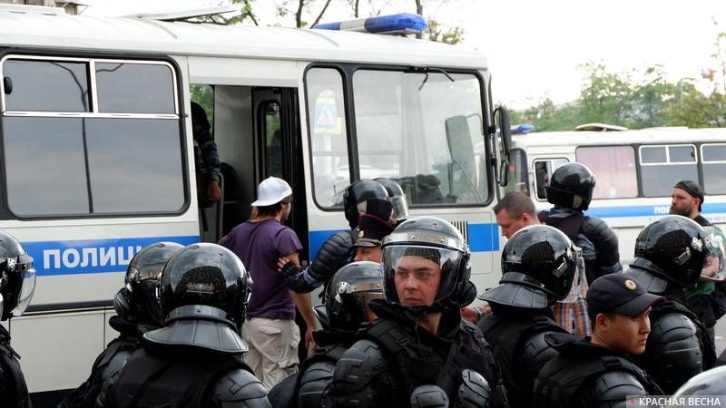 Задержание протестующих полицией