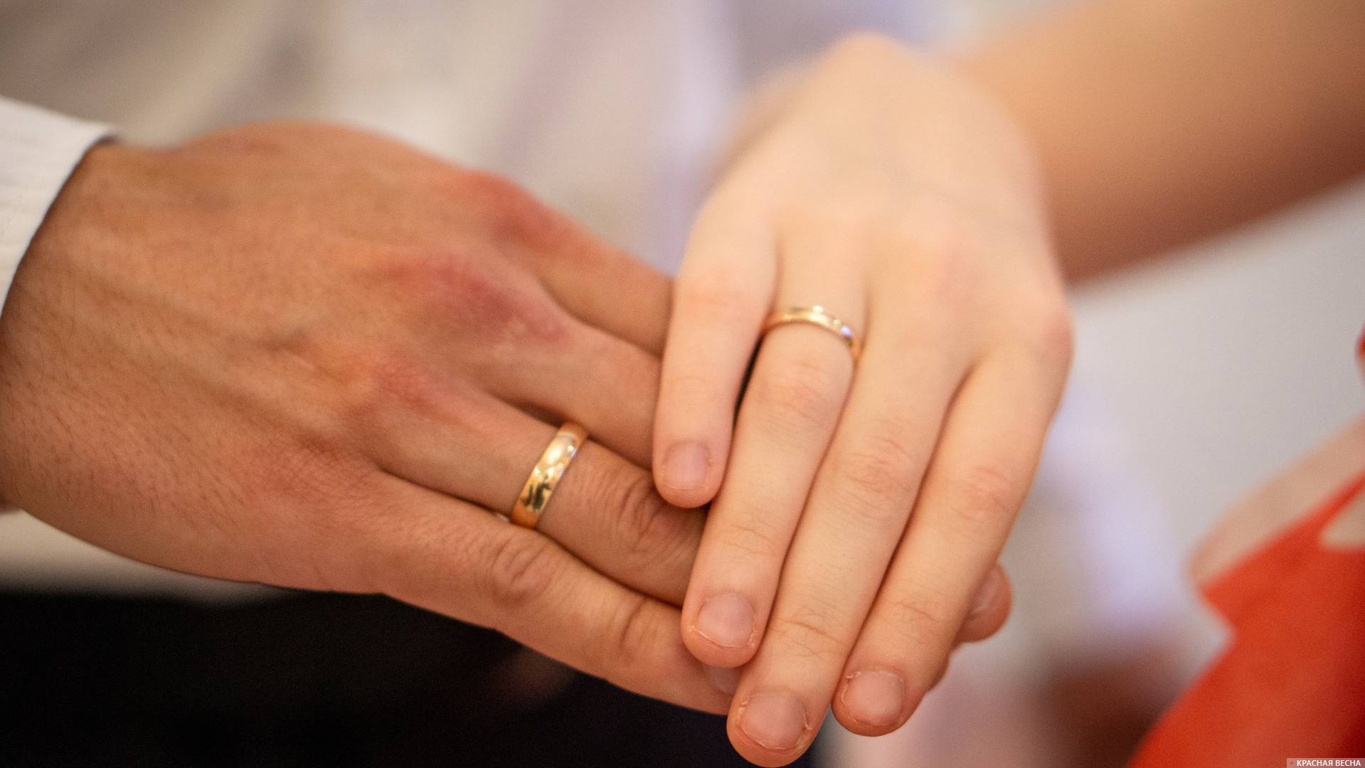 Новобрачным в Индонезии начали дарить дуриан