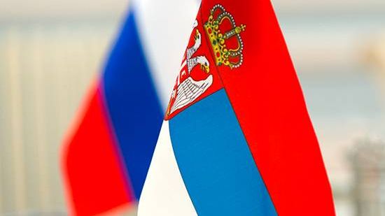 Флаги России и Сербии