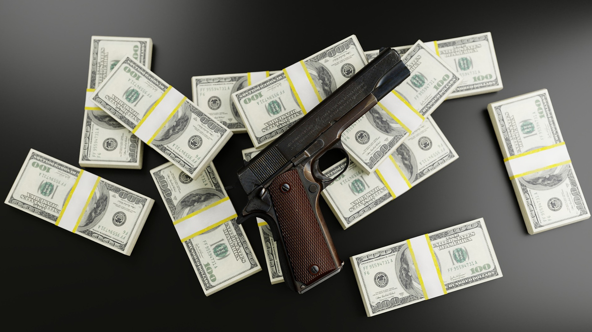 Доллары и пистолет