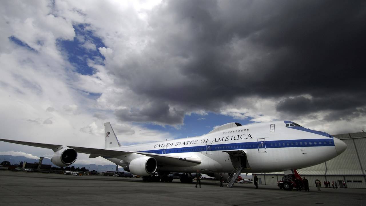 Самолет Boeing E-4B Nightwatch