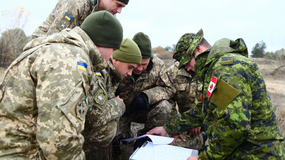 Украинские военные и канадские инструкторы