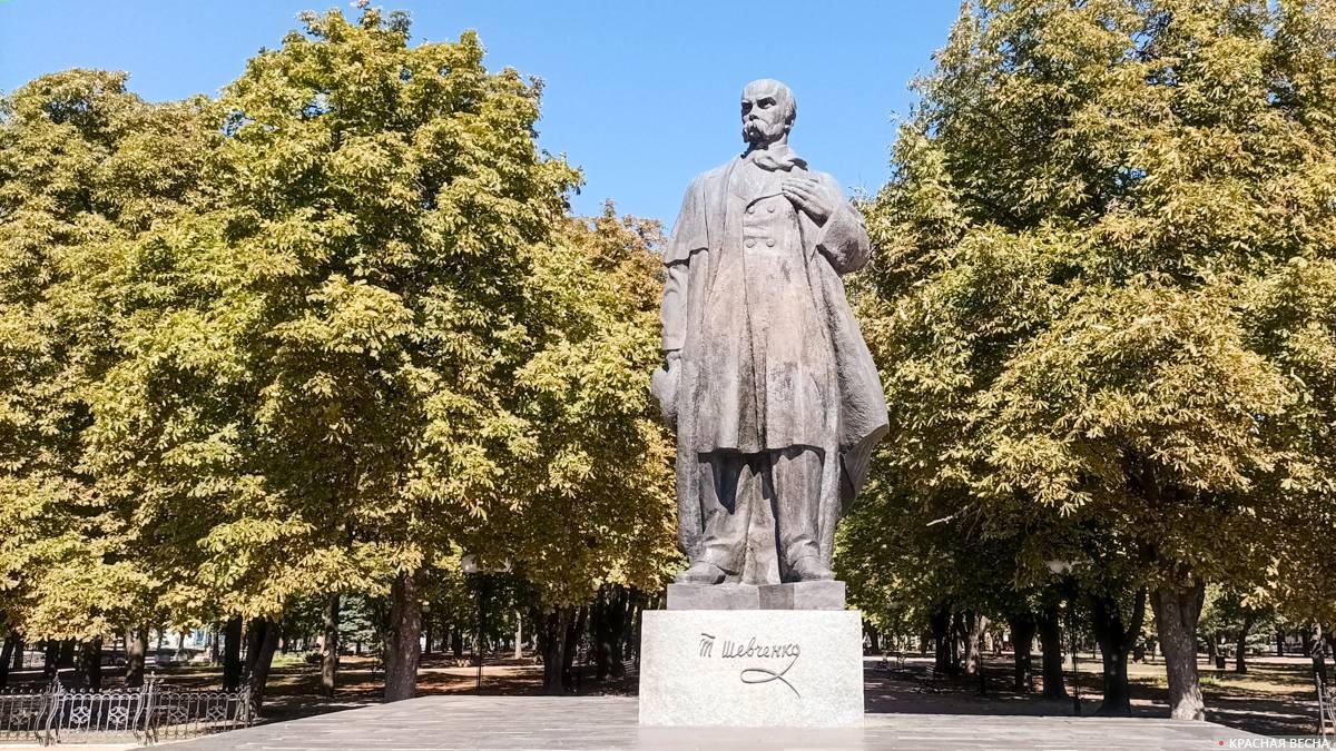 Памятник Тарасу Шевченко. Луганск