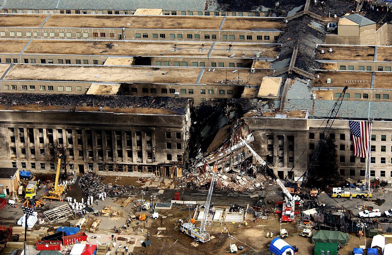 Здание Пентагона после теракта 11 сентября 2001 года. Теракт послужил поводом ввода войск в Афганистан