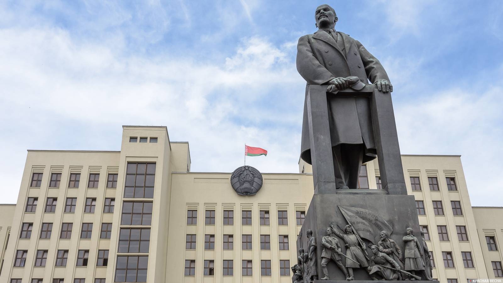 Памятник Владимиру Ильичу Ленину возле Дома правительства, Минск, Белоруссия