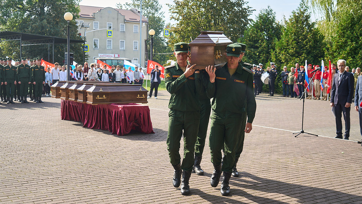 Церемония перезахоронения советских воинов на мемориальном комплексе в поселке Нивенское Калининградской области. 24•сентября •2024•года