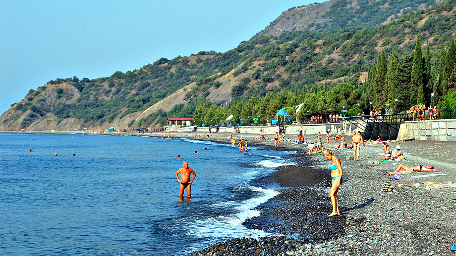 Галечный пляж в Канаке. Крым.