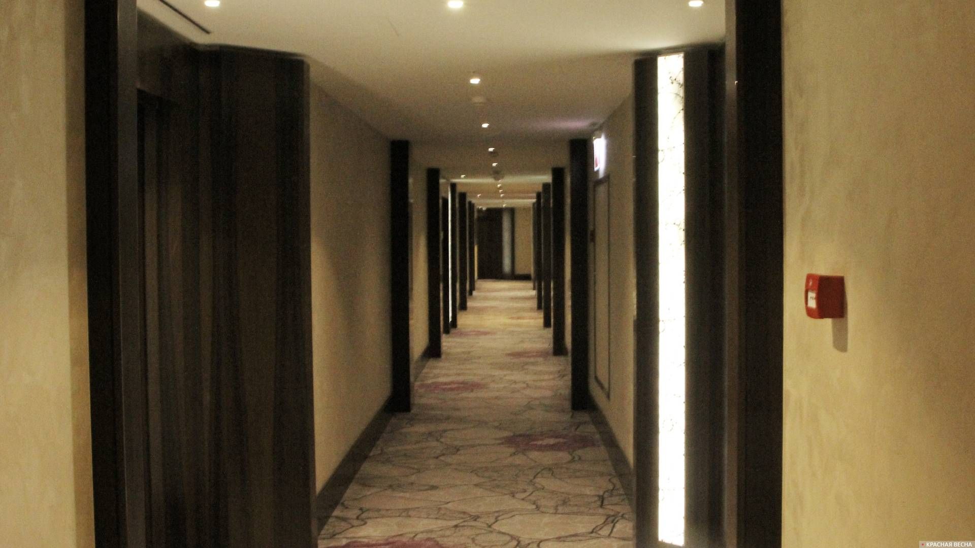 Пустой коридор в отеле